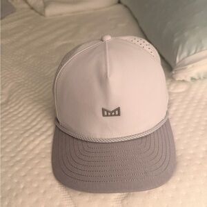 White and Gray Melin hat